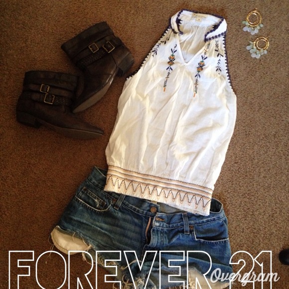 🚫SOLD🚫Forever 21 medium boho halter top🚫SOLD🚫