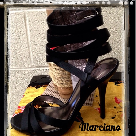 🎁🎉HOST PICK🎉🎊🎉 Strappy leather sandals. - Picture 2 of 4