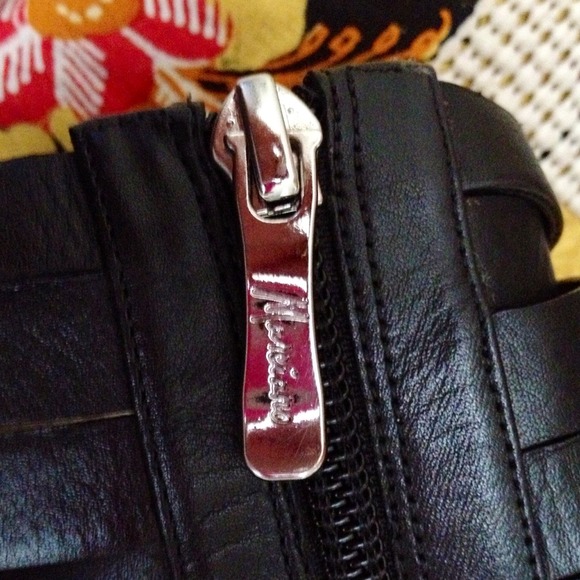 🎁🎉HOST PICK🎉🎊🎉 Strappy leather sandals. - Picture 4 of 4