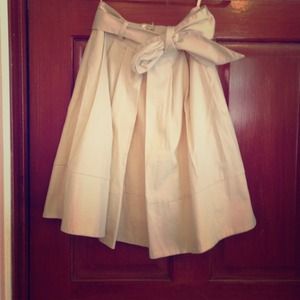 High-waisted khaki H&M skirt
