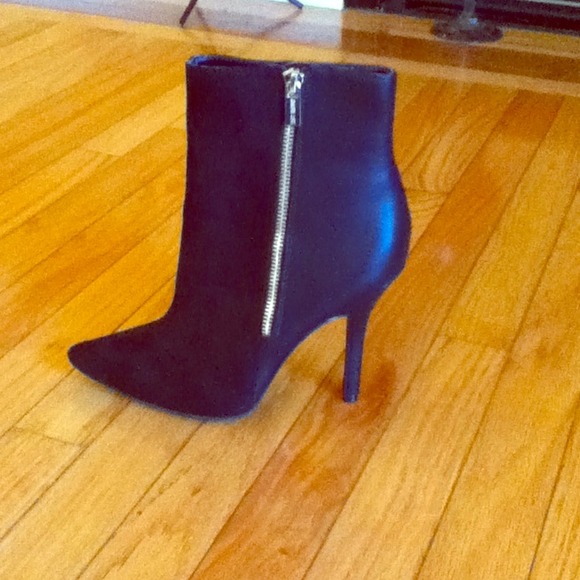 Cute JLO Ankle Boots With Heel