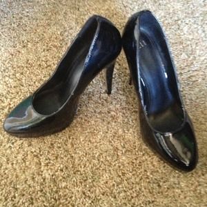 Elle classic black pumps size 7