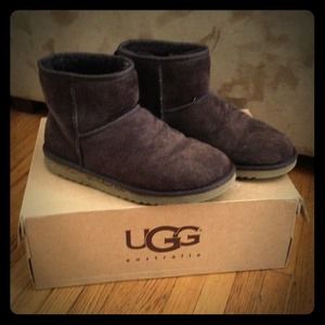 Ugg boots chocolate color