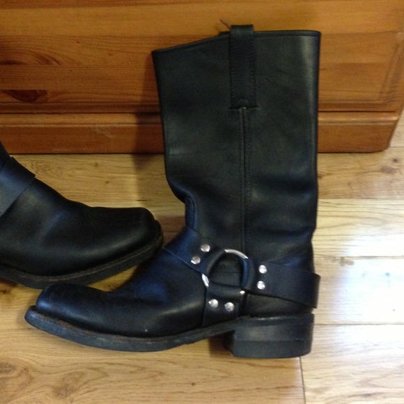 Frye Shoes - Brand new leather FRYE boots