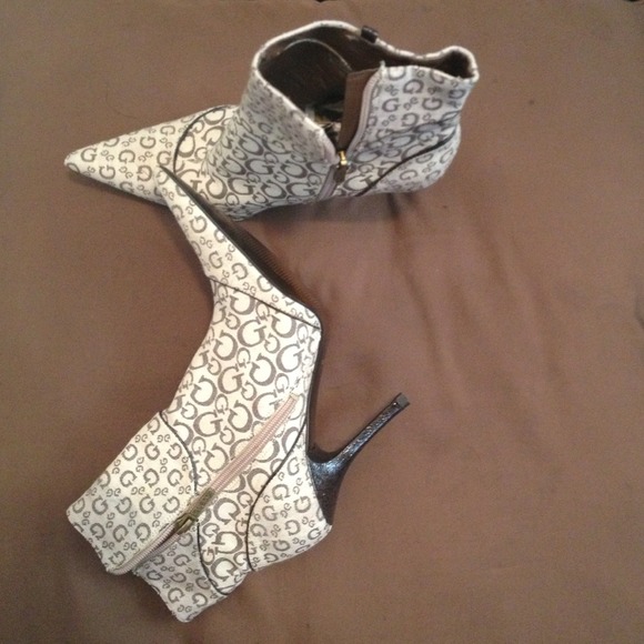 Brown guess bootie heels