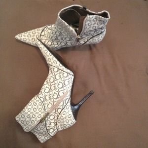 Brown guess bootie heels