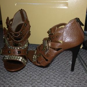 Size 8.5 platform heels
