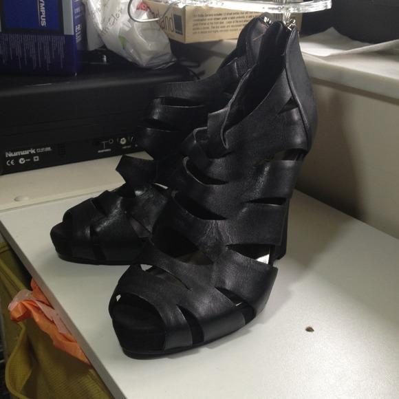 Cute Edgy BCBG Girls Platform Wedge Cutout Black 7