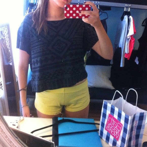 Cropped faded tribal print perfect for fall NEW