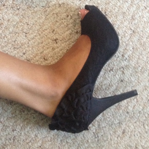 ππ½Black Lace Peep Toes - Picture 3 of 4