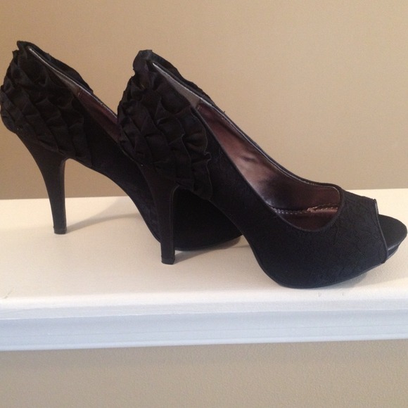 ππ½Black Lace Peep Toes - Picture 4 of 4