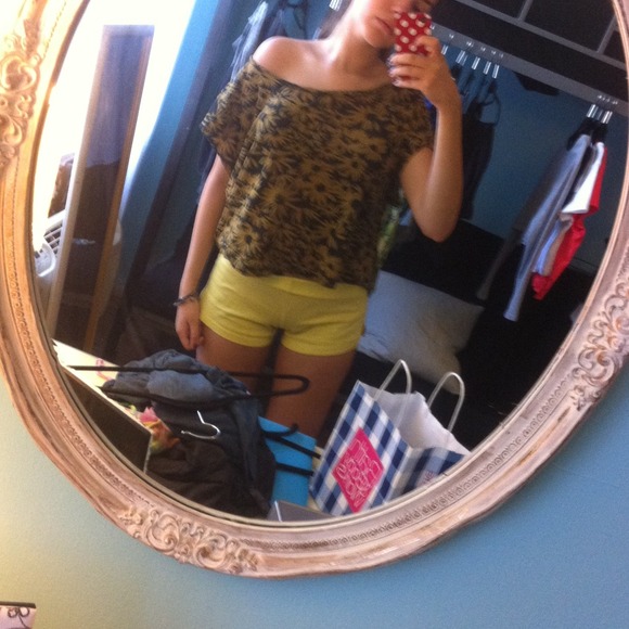 Basic flower tee super cute with skinnies and boot