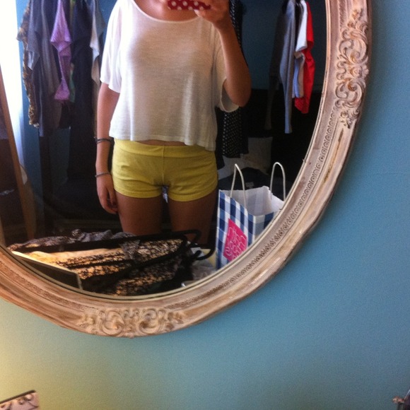 Basic essential white tee