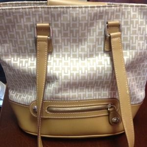 Tommy Hilfiger bucket bag