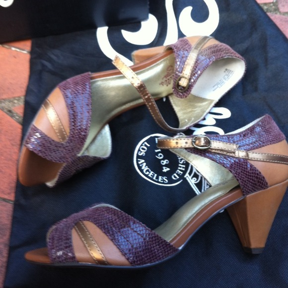 🐙❗️SOLD ❗️🐬 in a bundle Seychelles shoes - Picture 3 of 3