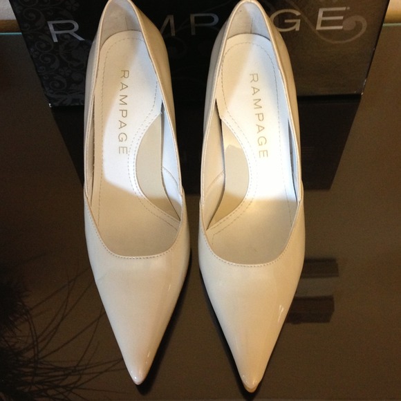 Pointy toe heels - Picture 2 of 4