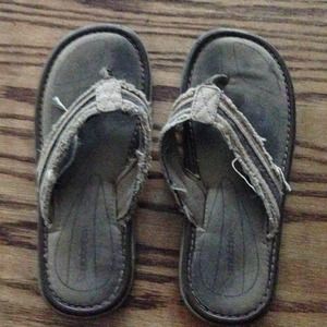 Boys size 4 1/2 sandals