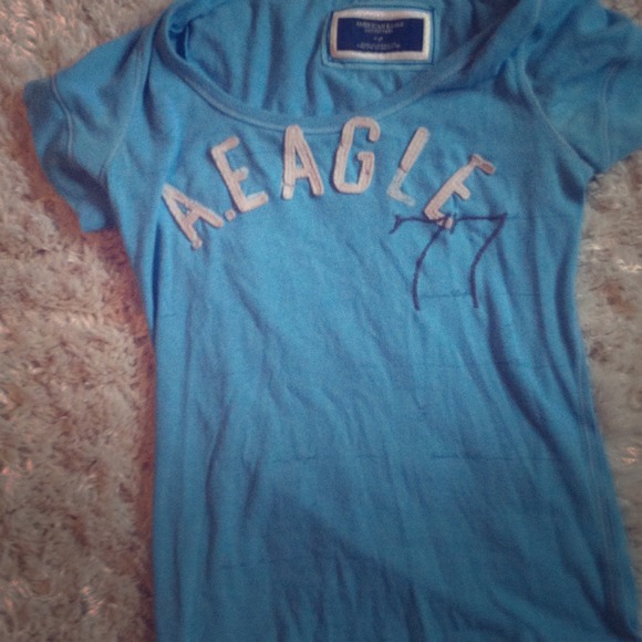 American Eagle t shirt