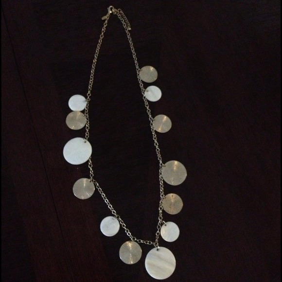 Express Gold & Shell Necklace - Picture 1 of 1