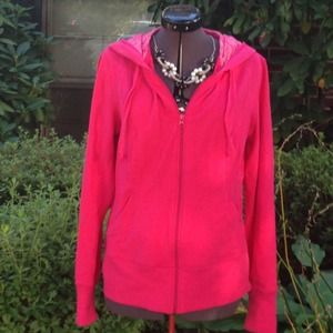 🌺Bundle sweatshirt and black shirt.