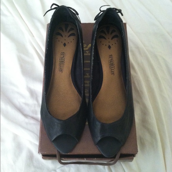 Seychelles Black Corset Peep Toe Pump