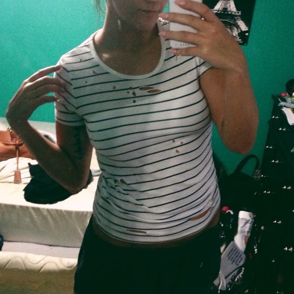 💕SOLD💕Distressed Striped Basic - Picture 4 of 4