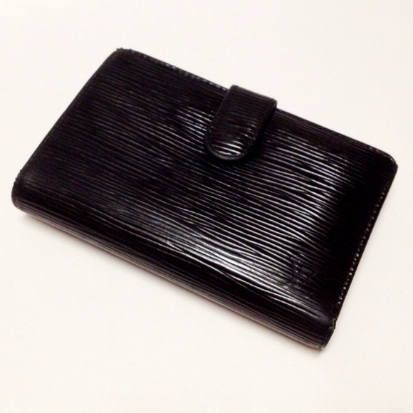 💥Authentic Louis Vuitton BLK Epi French Wallet💥