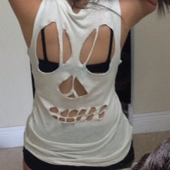 White skull tank