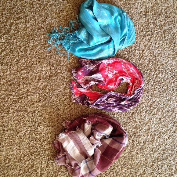 Bundle of 3 scarves! - Picture 1 of 4