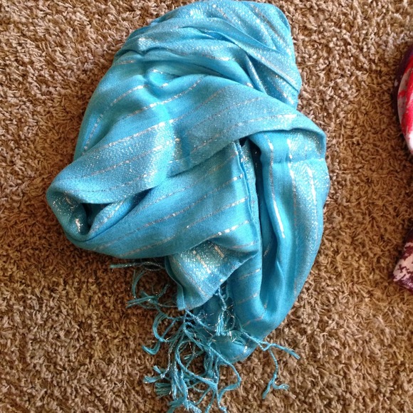 Bundle of 3 scarves! - Picture 2 of 4