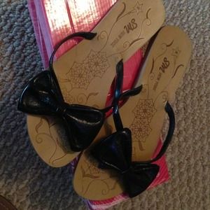 Cute black bow sandals