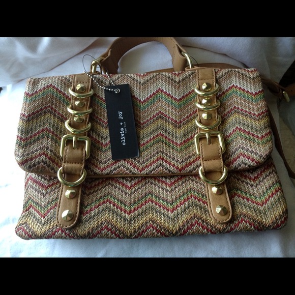 olivia + joy Defiant chevron cross body bag ⛵ - Picture 2 of 3