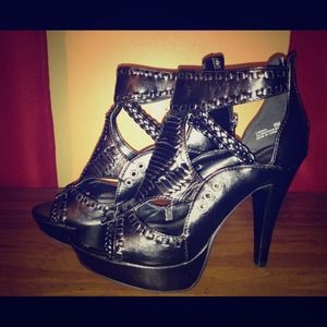 Chinese Laundry gladiator platform heels