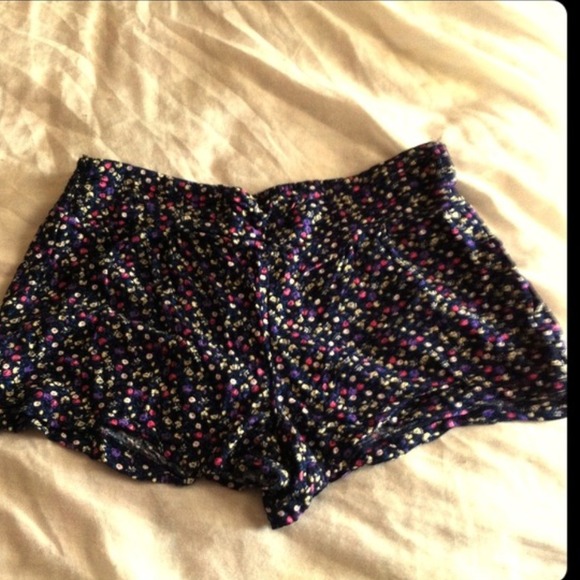 Thin Light Weight Floral Shorts - Picture 2 of 4