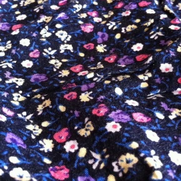 Thin Light Weight Floral Shorts - Picture 3 of 4