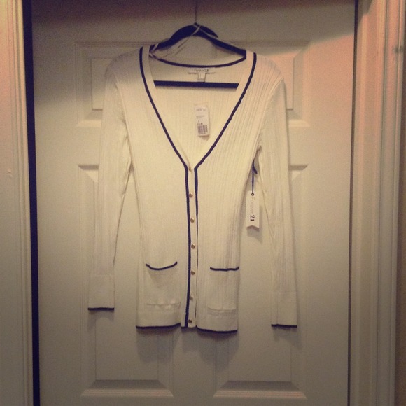 NWT Black & Ivory Cardigan - Picture 1 of 3