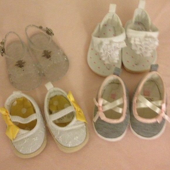 A bundle of 3 baby shoes for @katalina90