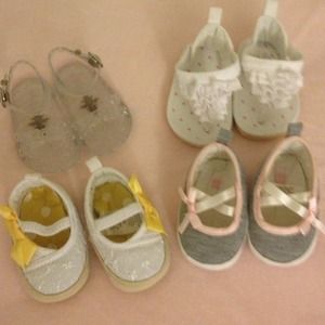 A bundle of 3 baby shoes for @katalina90