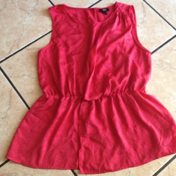 🎉BUNDLED🎉 Lightweight Top, Very Cute - Picture 1 of 3