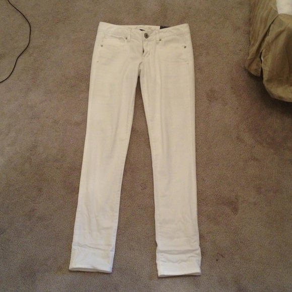 ⛔️TRADED⛔️White relaxed skinny jeans