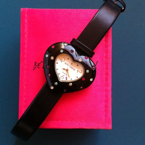 💥ON HOLD💥BETSEY JOHNSON ⌚ Heart shaped Watch