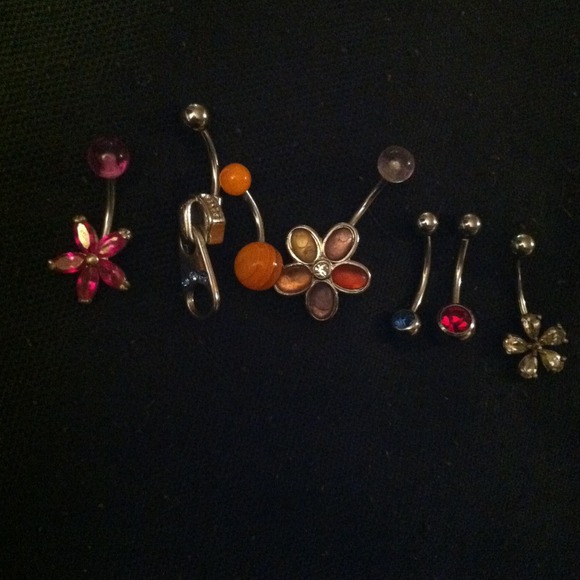 7 belly button rings !