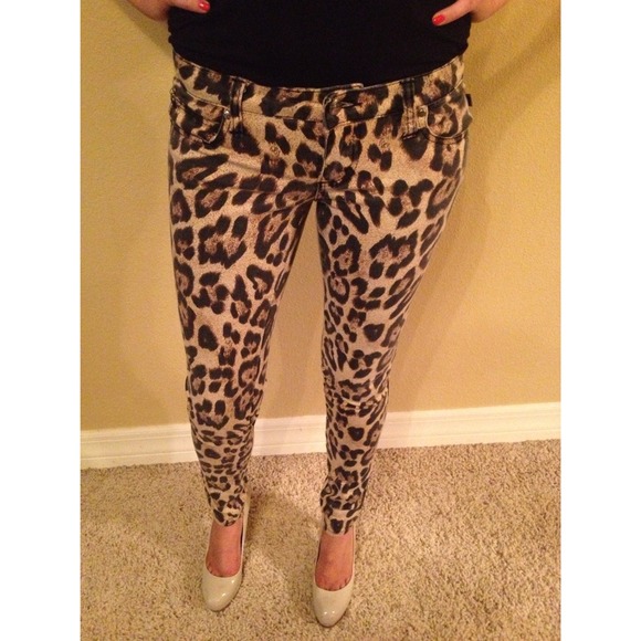 🎉🎉HOST PICK 🎉🎉Trendy Leopard Jeans
