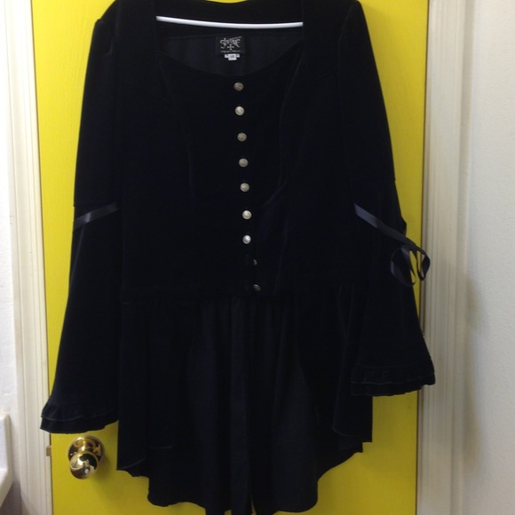 😎Fantastic steam punk black velvet top😍