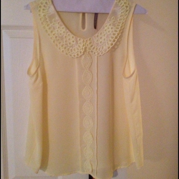 SOLD 💢 Flowy yellow tank
