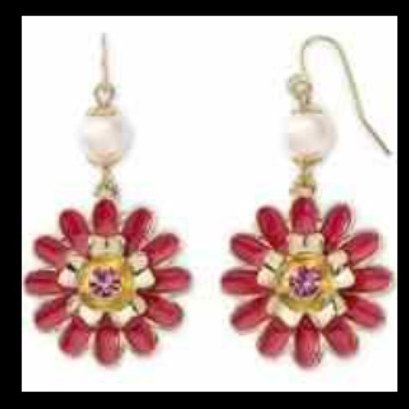 Betseyville flower earrings