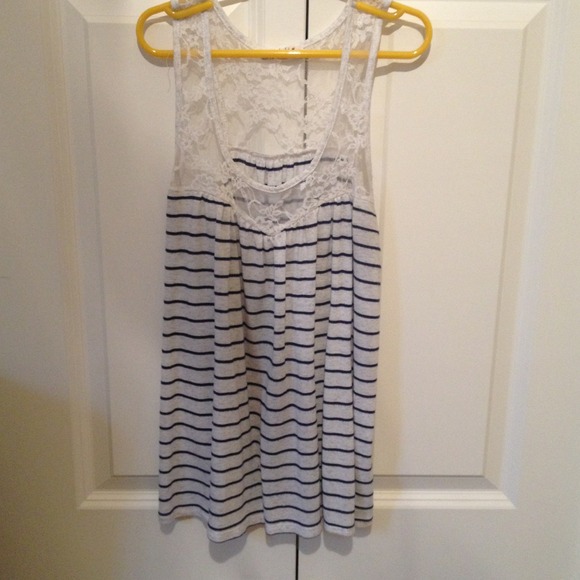 ⛔️TRADED⛔️Striped/lace tank