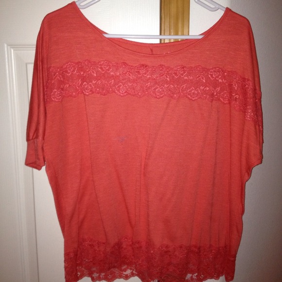 SOLD 💢 Salmon colored top