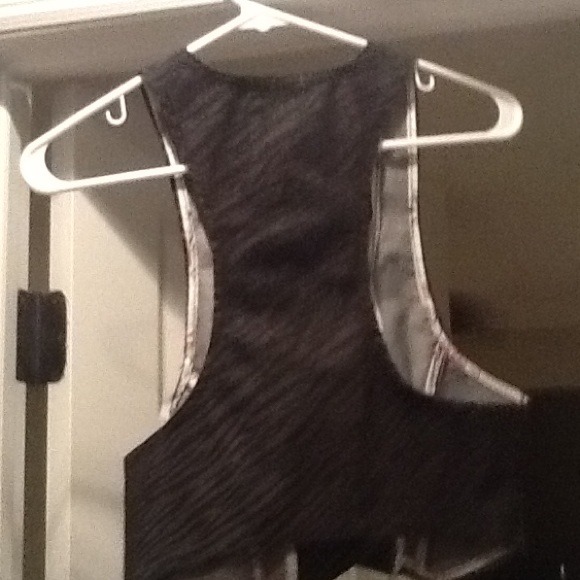 Vest - Picture 2 of 4