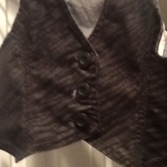 Vest - Picture 3 of 4